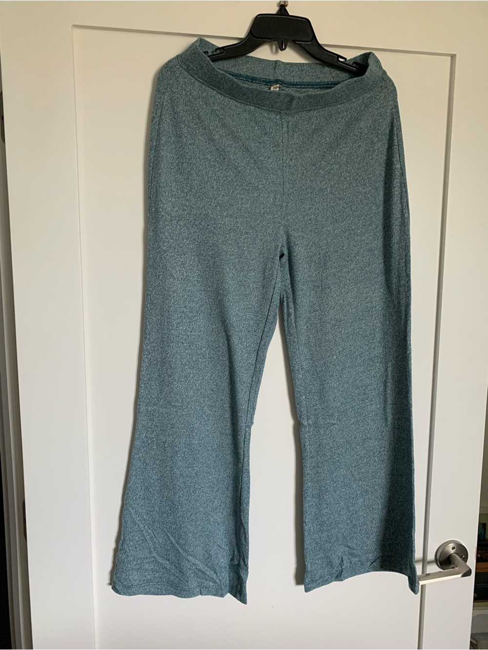 Zenana Soft Elastic Waisted Teal Flare Pants  NWOT 🌴